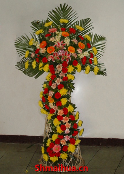 好日子-黄菊花(或太阳花)，红康乃馨，粉百合，非洲菊适量,1.8米高双层花篮一个